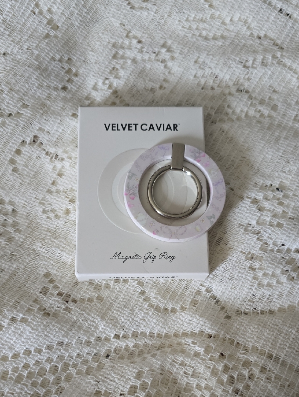 Velvet Caviar Magnetic Grip Ring - Lavender Floral Accents